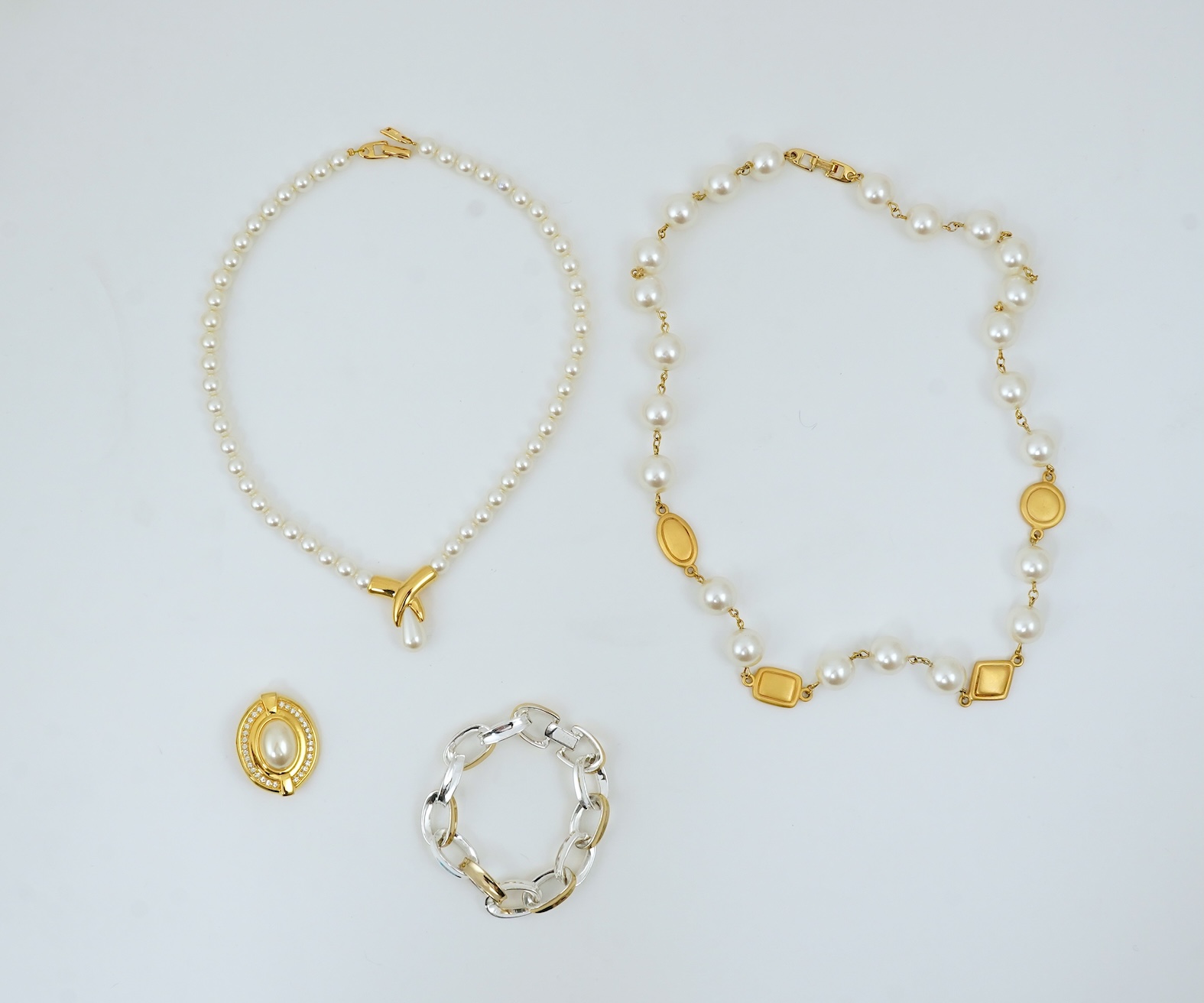 A selection of Napier costume jewellery (4 items)